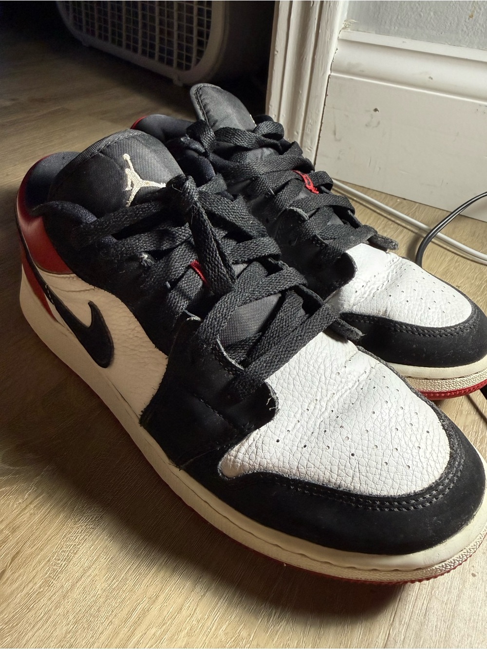 Nike Air Jordan Low-Top Sneakers - Black / White / Red